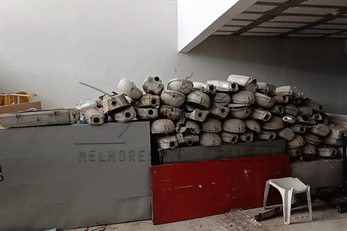 LOTE 015 - SUCATA DE LUMINARIAS