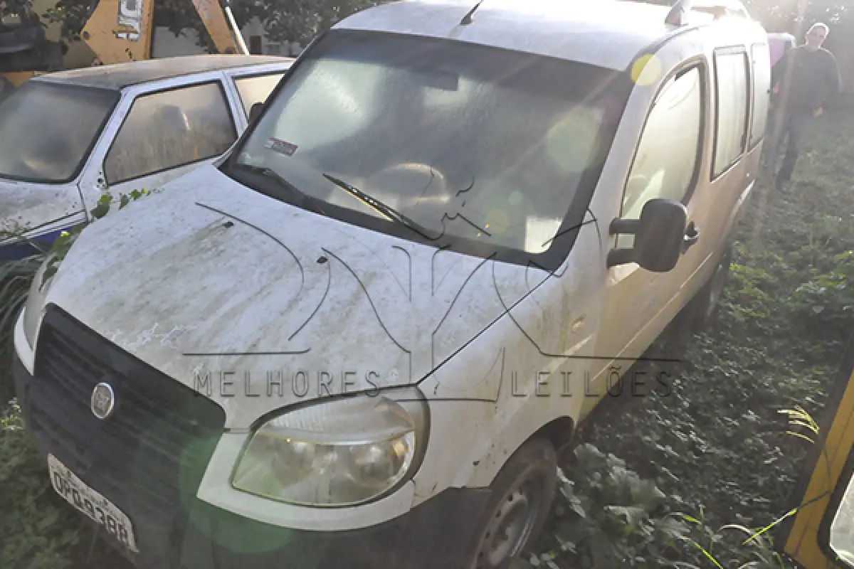 LOTE 011 - FIAT DOBLO RONTAN AMB2 - ANO 2013 2013 - PLACA OPQ9388