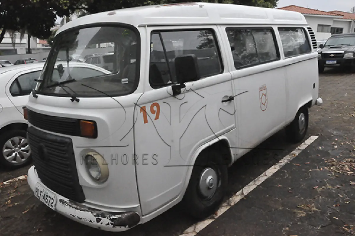 LOTE 008 - VW KOMBI - PLACA HLF4672 - ANO 2010 2011