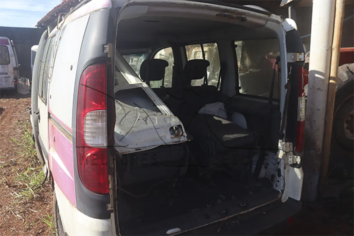 LOTE 009 - FIAT DOBLO ESSENCE 1.8 - ANO 2016 2016 - PLACA PYA5349