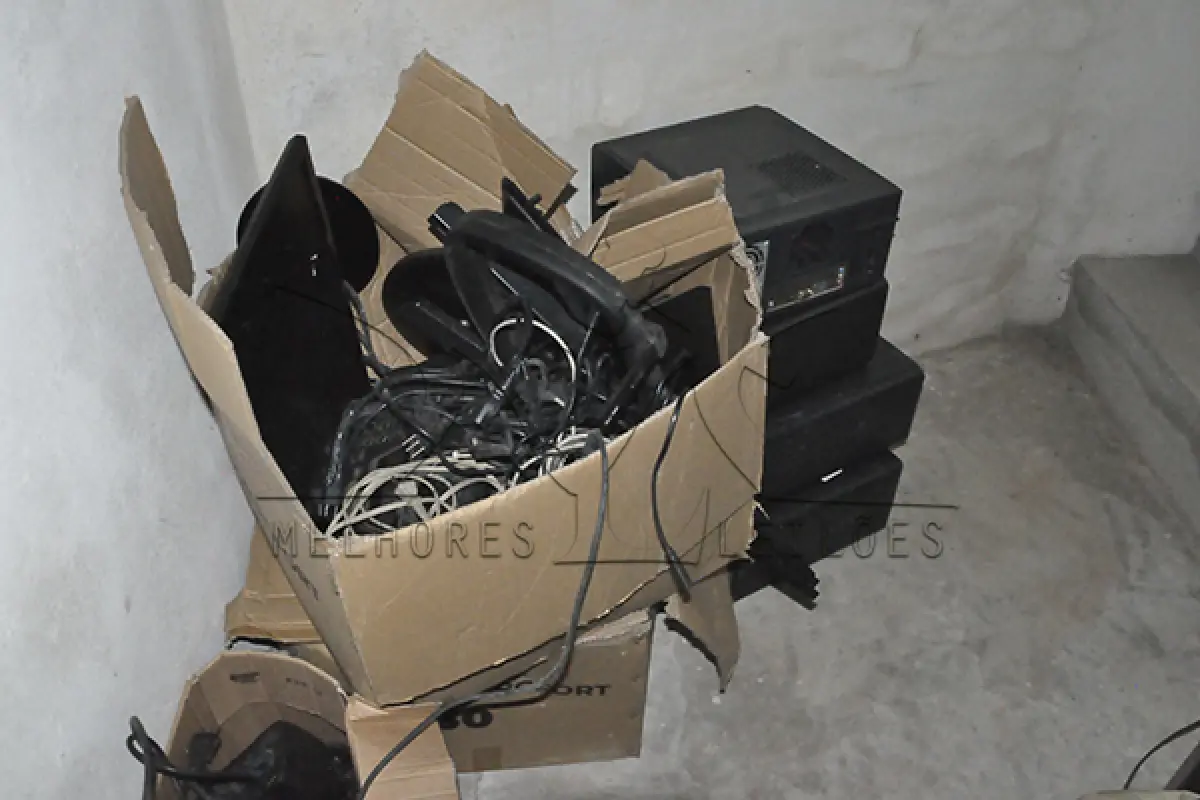 LOTE 016 - SUCATA - ELETRONICOS - EQUIPAMENTOS SONOROS