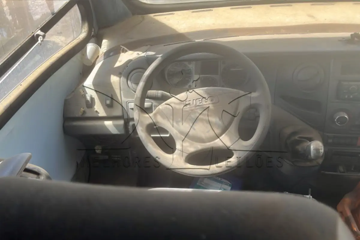 LOTE 017 - IVECO CITYCLASS 70C17 - ANO 2013 2013 - PLACA OQM8812