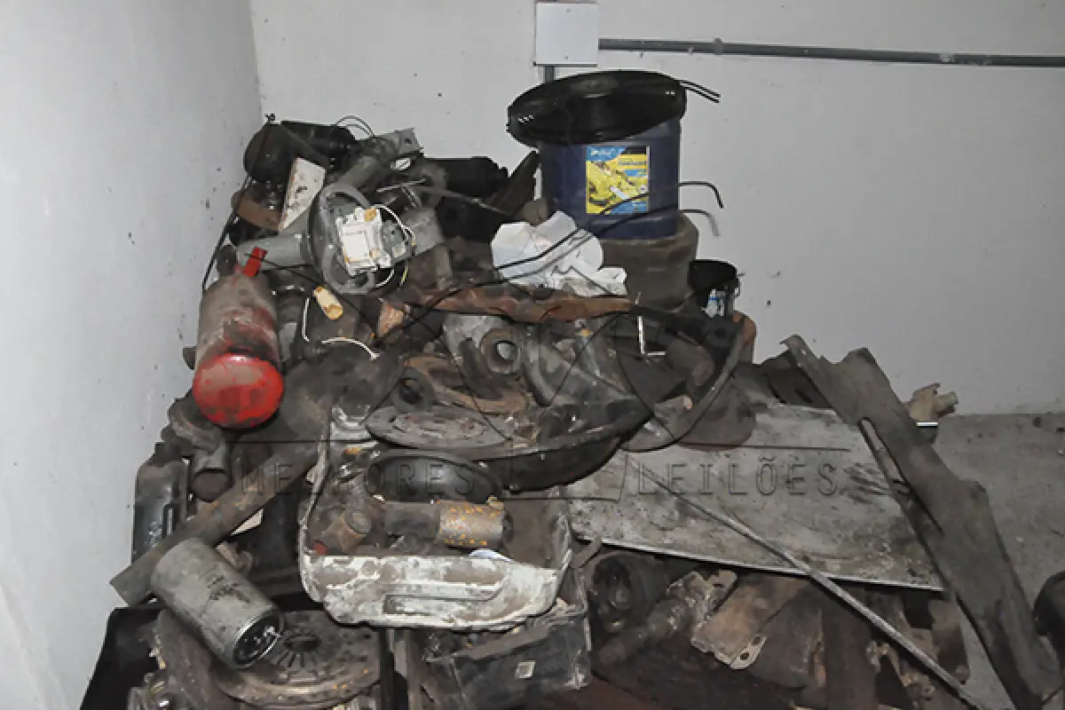 LOTE 013 - SUCATA DE PEÇAS DE VEICULOS