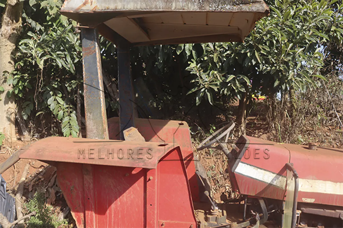 LOTE 017 - SUCATA TRATOR MASSEY FERGUSON 233 - SEM ANO