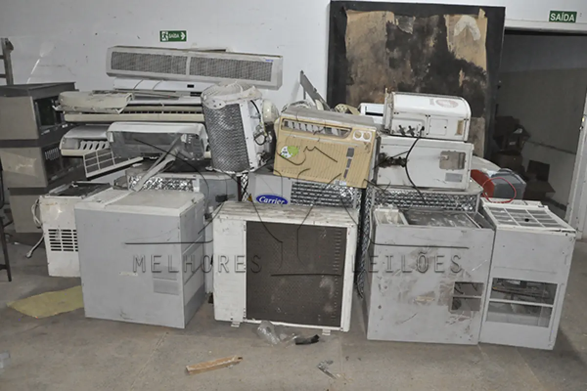 LOTE 012 - SUCATA DE ELETROS, ARMÁRIOS E EQUIPAMENTOS