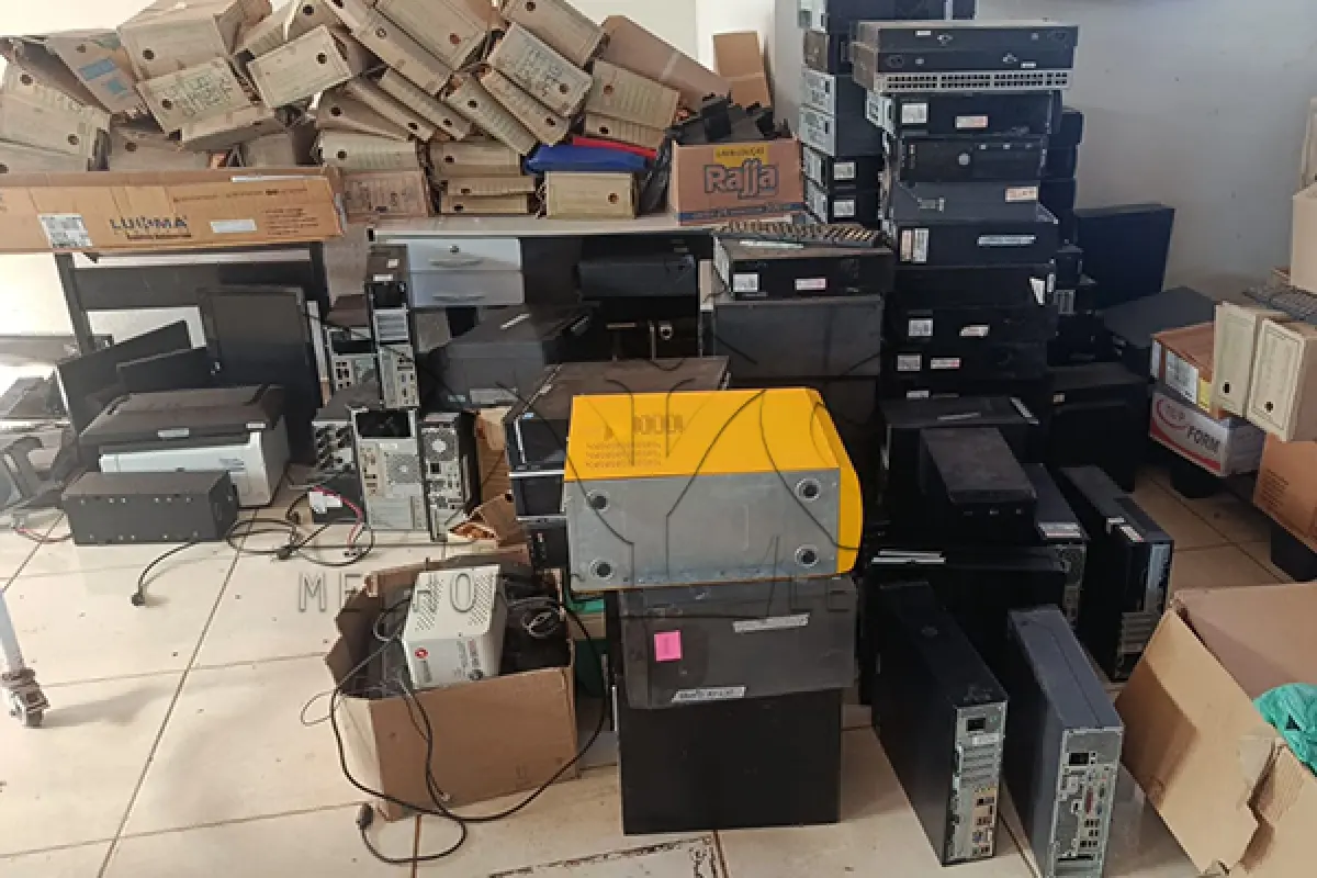 LOTE 016 - SUCATA DE ELETRONICO MONITOR 6 IMPRESSORA 8 COMPUTADOR 84