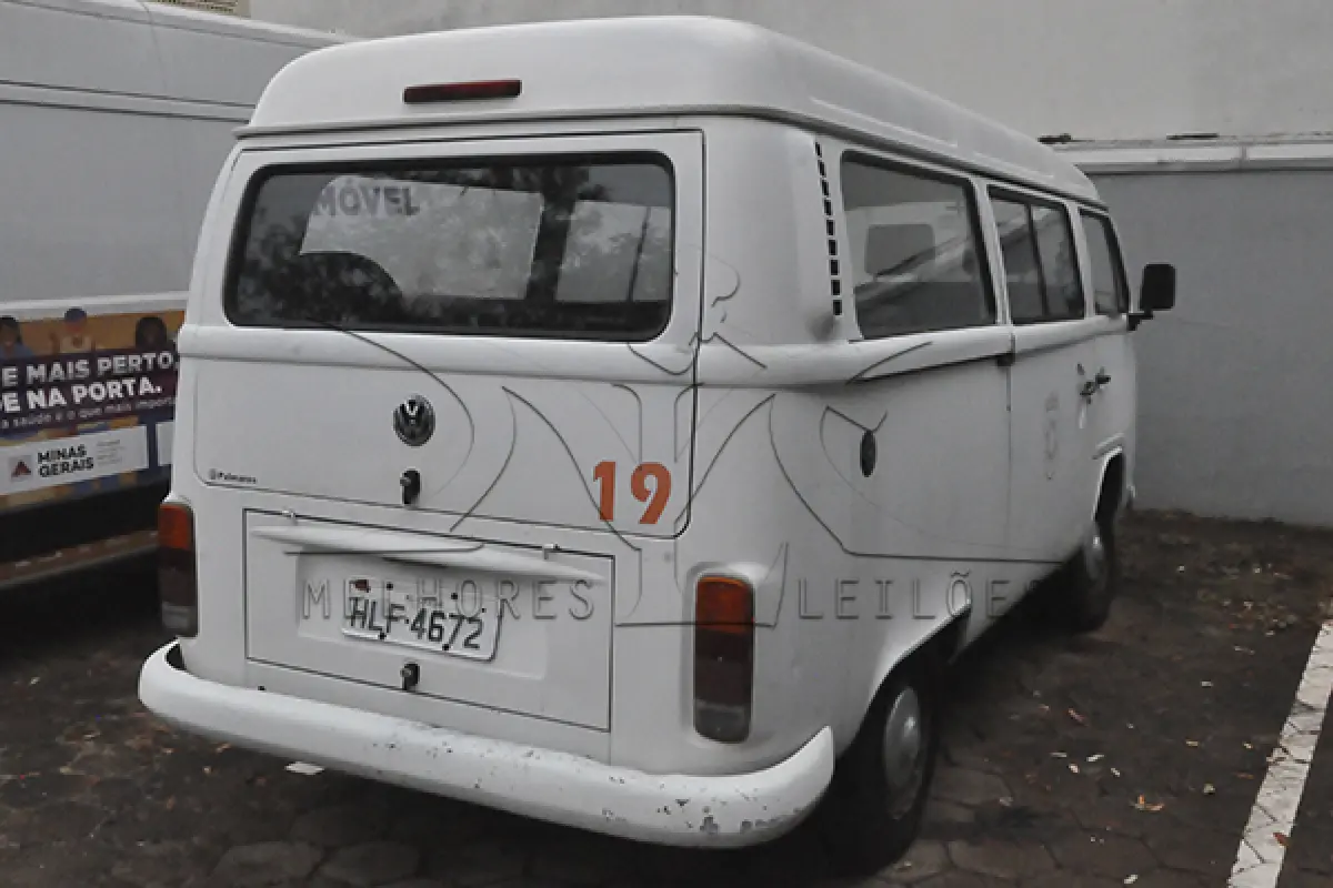 LOTE 008 - VW KOMBI - PLACA HLF4672 - ANO 2010 2011