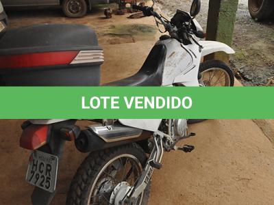 LOTE 011 - YAMAHA XTZ 125E - PLACA HCR-7925 - ANO 2005 2005 - COR BRANCA