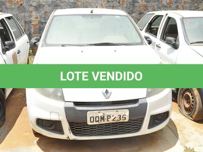 LOTE 028 - RENAULT SANDERO AUT1016V - PLACA OQM-8235 - 2013 2014