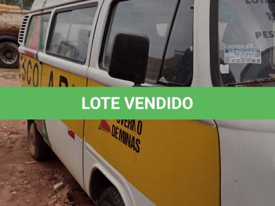 LOTE 004 - VW KOMBI ESCOLAR - PLACA HLF6313 - ANO 2011 2012