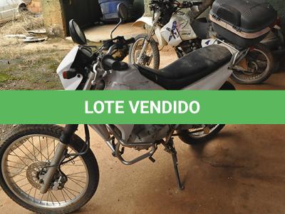 LOTE 011 - YAMAHA XTZ 125E - PLACA HCR-7925 - ANO 2005 2005 - COR BRANCA