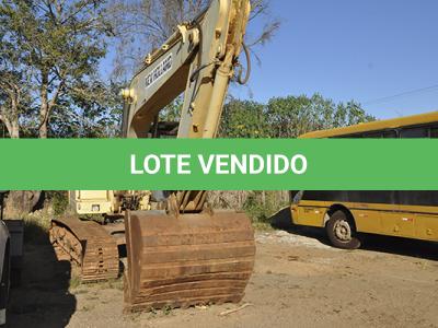 LOTE 001 - NEW HOLLAND ESCAVADEIRA FX 215 LC - ANO 2005