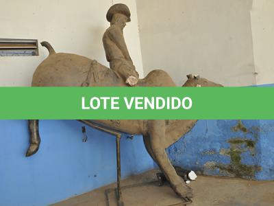 LOTE 011 - SUCATA - ESTATUA