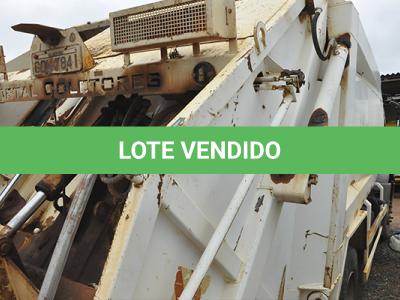 LOTE 001 - FORD CARGO 1519 B - PLACA GOW-7841 - ANO 2012 2013 - COR PRATA