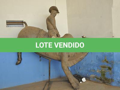 LOTE 011 - SUCATA - ESTATUA