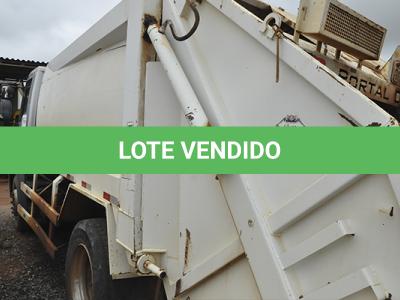 LOTE 001 - FORD CARGO 1519 B - PLACA GOW-7841 - ANO 2012 2013 - COR PRATA