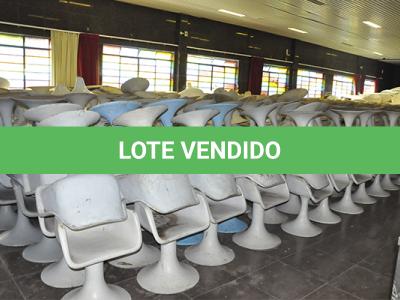 LOTE 005 - MONTANTE DE CADEIRAS EM FIBRA DE VIDRO