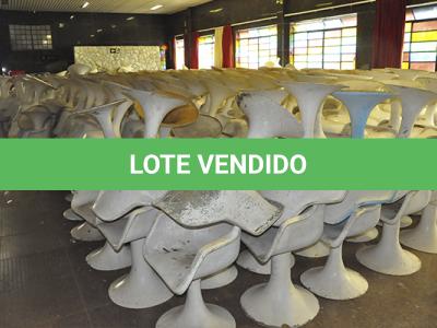 LOTE 005 - MONTANTE DE CADEIRAS EM FIBRA DE VIDRO