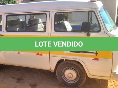 LOTE 006 - VW KOMBI ESCOLAR - ANO 2011 2012