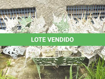 LOTE 004 - MONTANTE DE MESAS E CADEIRAS EM FERRO FUNDIDO