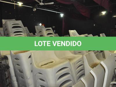 LOTE 005 - MONTANTE DE CADEIRAS EM FIBRA DE VIDRO