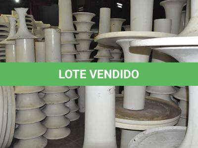 LOTE 003 - MONTANTE DE MESAS EM FIBRA DE VIDRO
