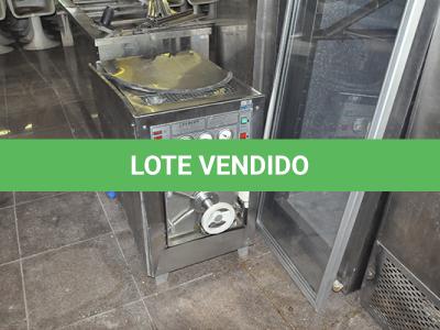 LOTE 001 - SUCATA - FOGÕES, BALCÕES, GELADEIRAS, AUTOCLAVE, PASS THROUGH FRIO, MESA PARA EXAME E CAMAS P/EXAME MEDICO