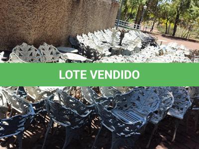 LOTE 009 - MONTANTE MESA E CADEIRAS EM FERRO FUNDIDO