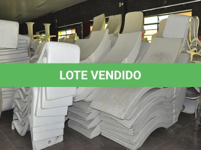 LOTE 002 - MONTANTE DE ESPREGUICADEIRAS EM FIBRA DE VIDRO