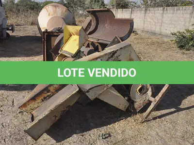 LOTE 047 - SUCATA - CAIXA D'AGUA DE FERRO E DEBULHADOR DE MILHO