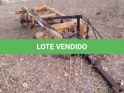 LOTE 048 - AQUIPAMENTO AGRICOLO ARADO