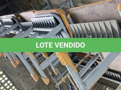 LOTE 014 - SUCATA DE MOBILIA ESCOLAR