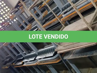 LOTE 014 - SUCATA DE MOBILIA ESCOLAR