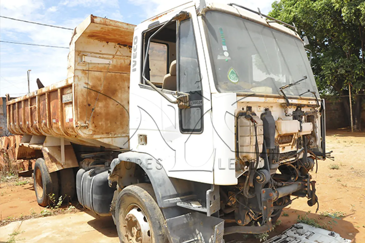 LOTE 012 - IVECO EUROCARGO 230E24 - PLACA HLF-5723 - ANO 2010 2011
