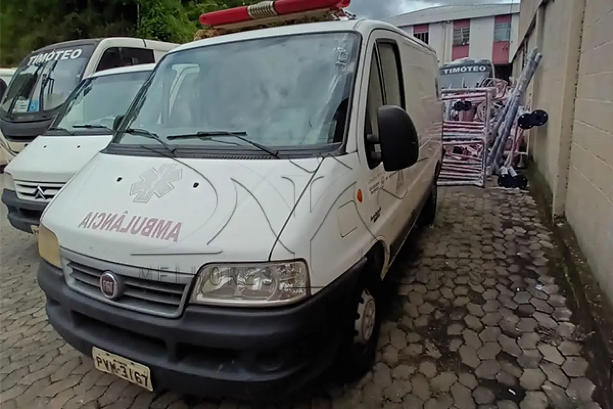 LOTE 002 - FIAT CAMINHONETE AMBULANCIA - PLACA PVM-3167 - ANO 2014 2015 - COR BRANCA