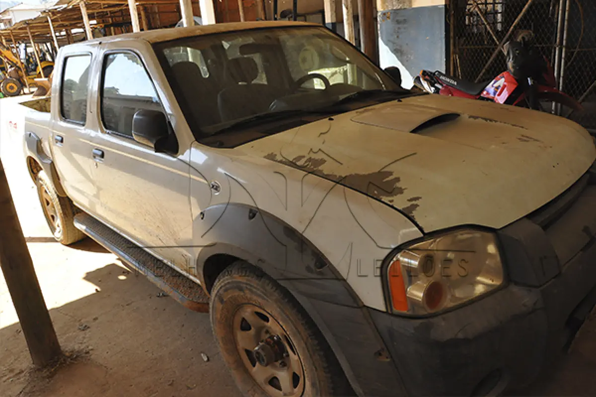 LOTE 008 - NISSAN FRONTIER 4X4 XE - PLACA KEY 9018 - ANO 2002 2003