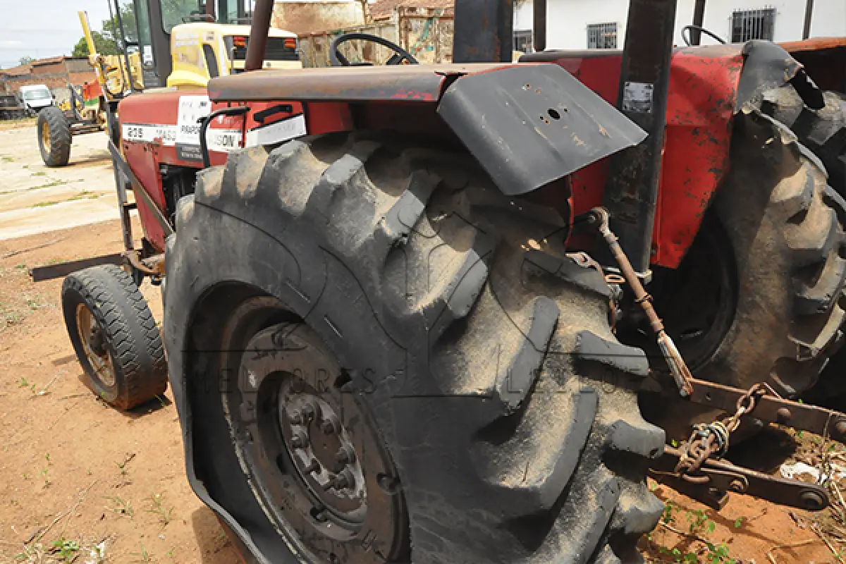 LOTE 002 - TRATOR MASSEY FERGUNSON ON 265 – ANO S.ID