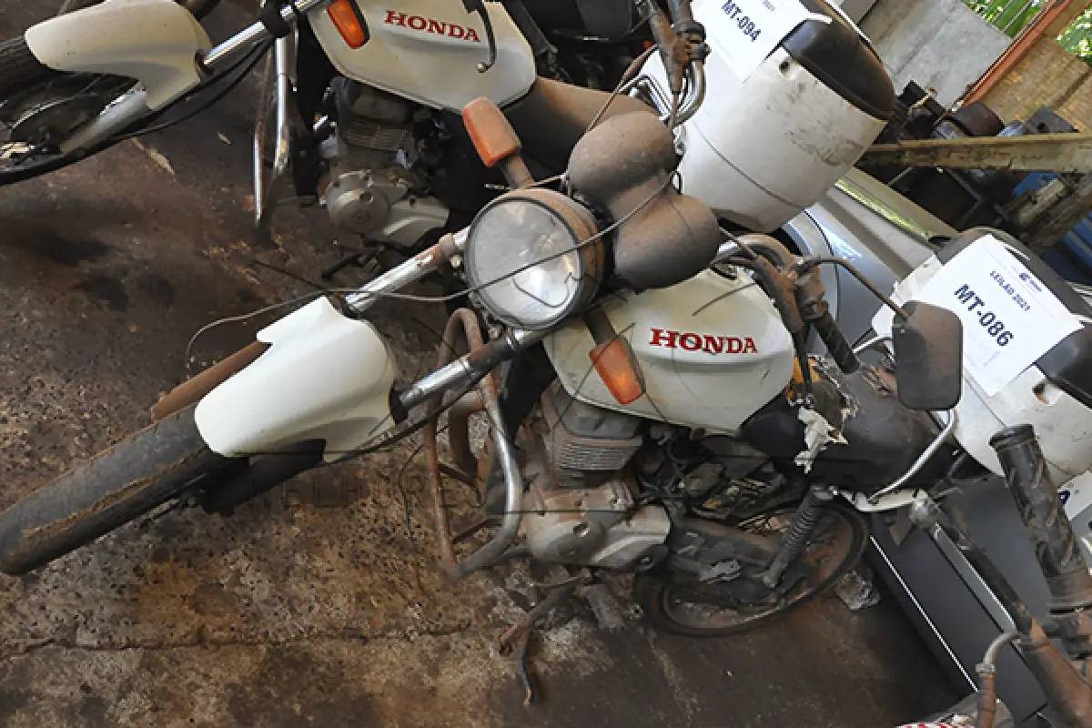LOTE 011 - Honda CG 150 JOB - 2006 2007	- Branca  - HDX-1639