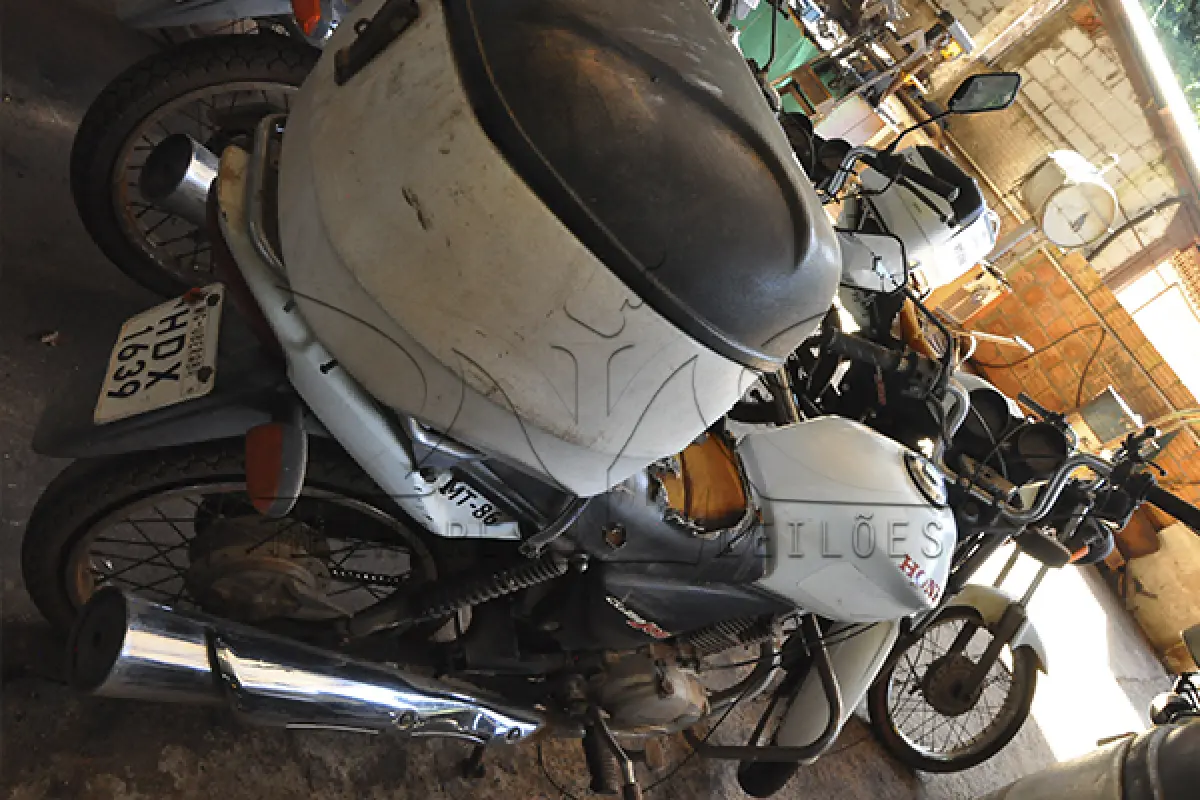 LOTE 011 - Honda CG 150 JOB - 2006 2007	- Branca  - HDX-1639