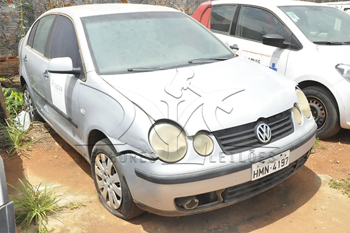 LOTE 026 - VW POLO SEDAN 1.6 - PLACA HMN-4197 - ANO 2005 2006