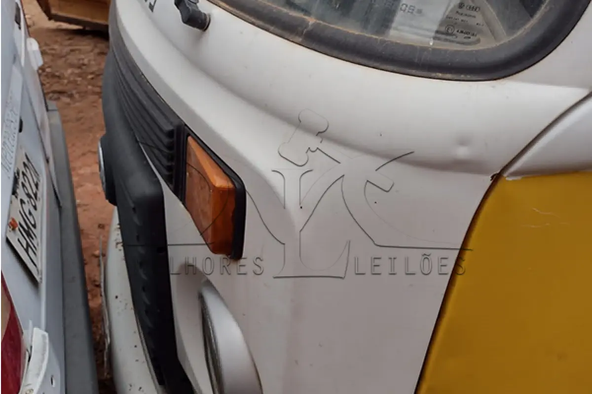 LOTE 004 - VW KOMBI ESCOLAR - PLACA HLF6313 - ANO 2011 2012