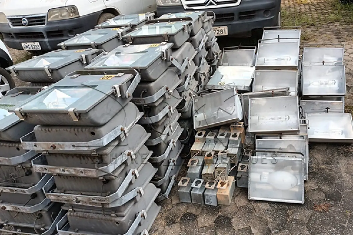 LOTE 018 - LUMINÁRIAS -  DIVERSOS MODELOS  - MONTANTE