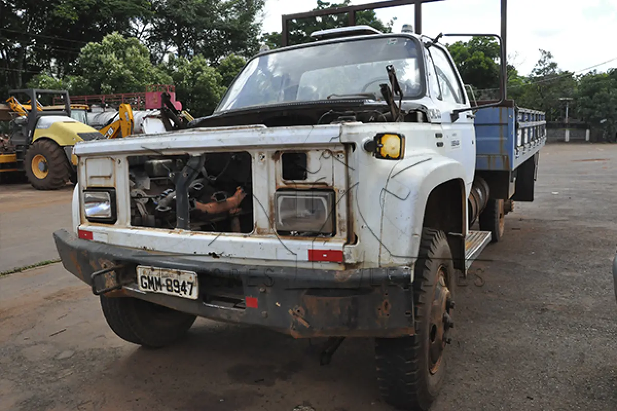 LOTE 032 - GM Chevrolet D 12.000 - 1990 1991 - Branca - GMM-8947