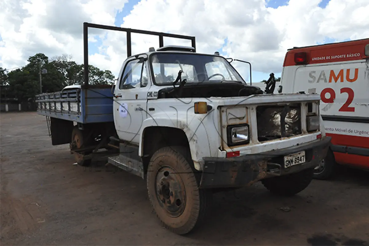 LOTE 032 - GM Chevrolet D 12.000 - 1990 1991 - Branca - GMM-8947