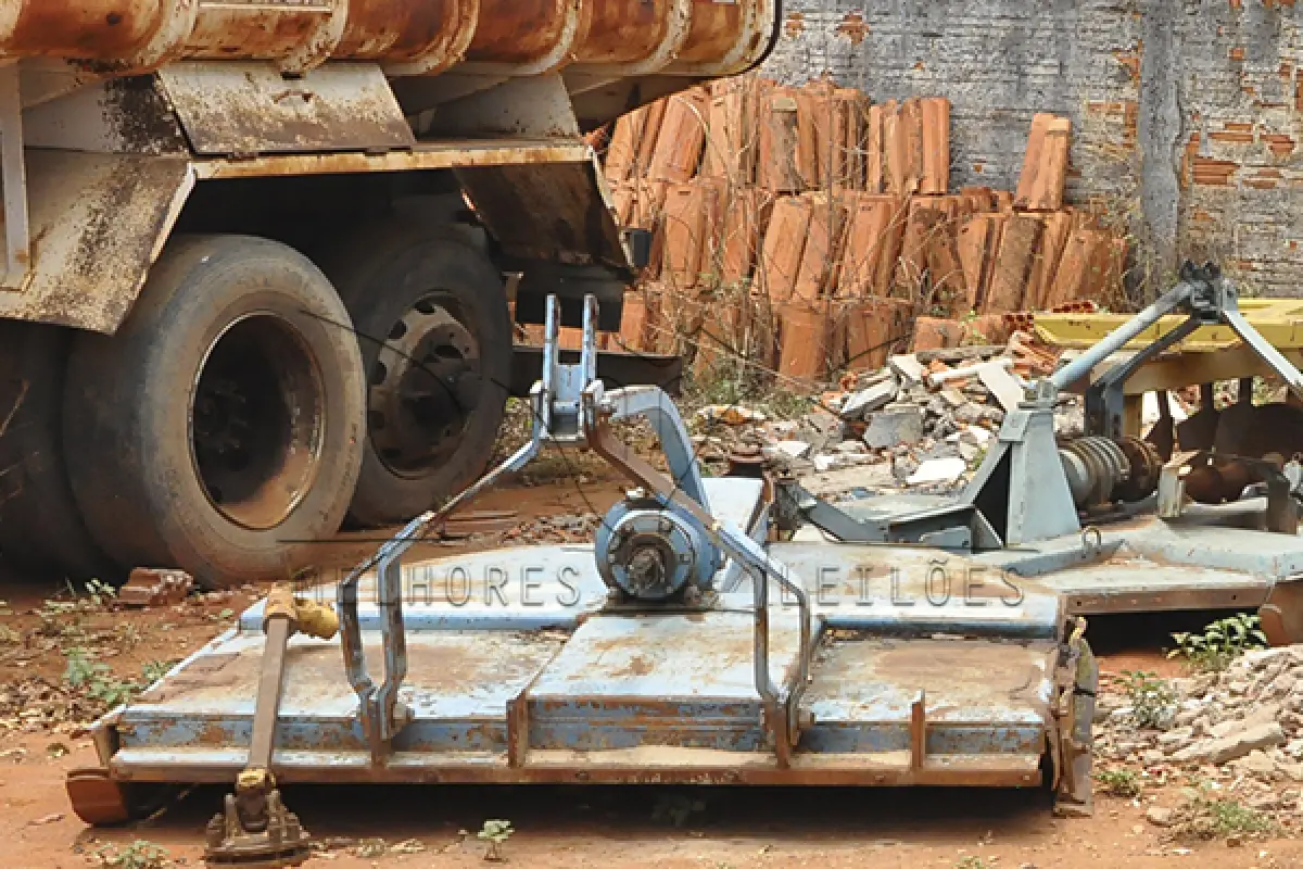 LOTE 010 - 1 MINI ROLO COMPRESSO, 3 IMPLEMENTOS E 1 BICICLETA ELETRICA