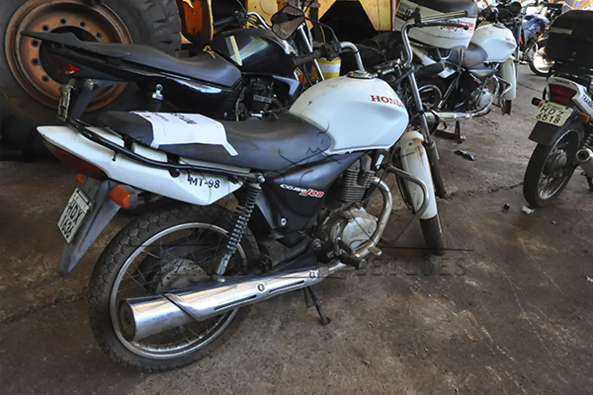LOTE 029 - Honda CG 150 JOB - 2006 2007	- Branca - HDX-1636