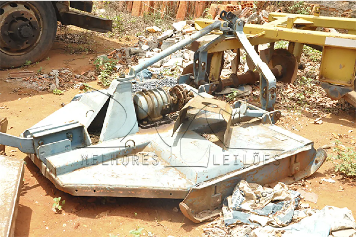 LOTE 010 - 1 MINI ROLO COMPRESSO, 3 IMPLEMENTOS E 1 BICICLETA ELETRICA