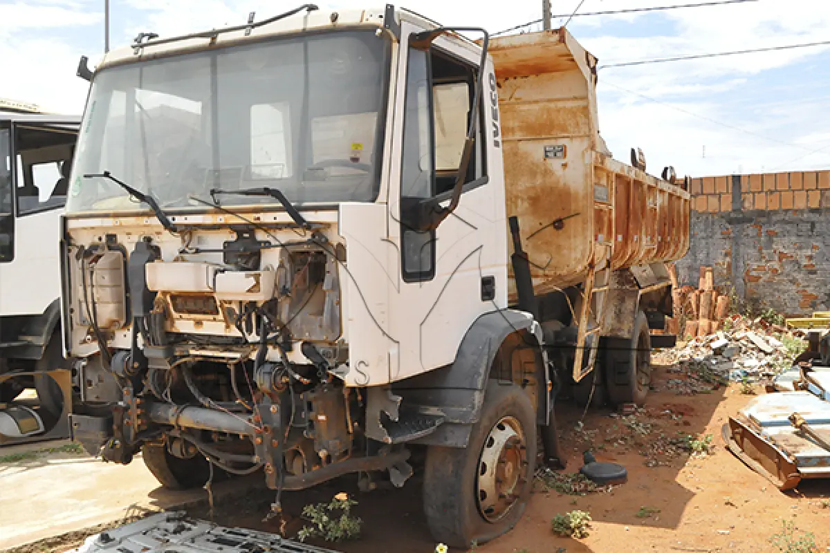LOTE 012 - IVECO EUROCARGO 230E24 - PLACA HLF-5723 - ANO 2010 2011