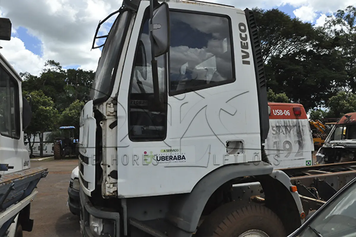 LOTE 035 - Iveco Eurocargo 230E24 - 2009 2009 - Branca - HLF-1736