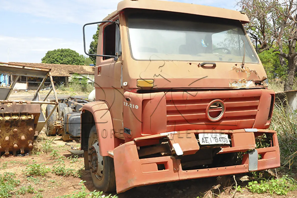 LOTE 011 - VW 14.210 - PLACA AEI-8408 - ANO 1989 1990